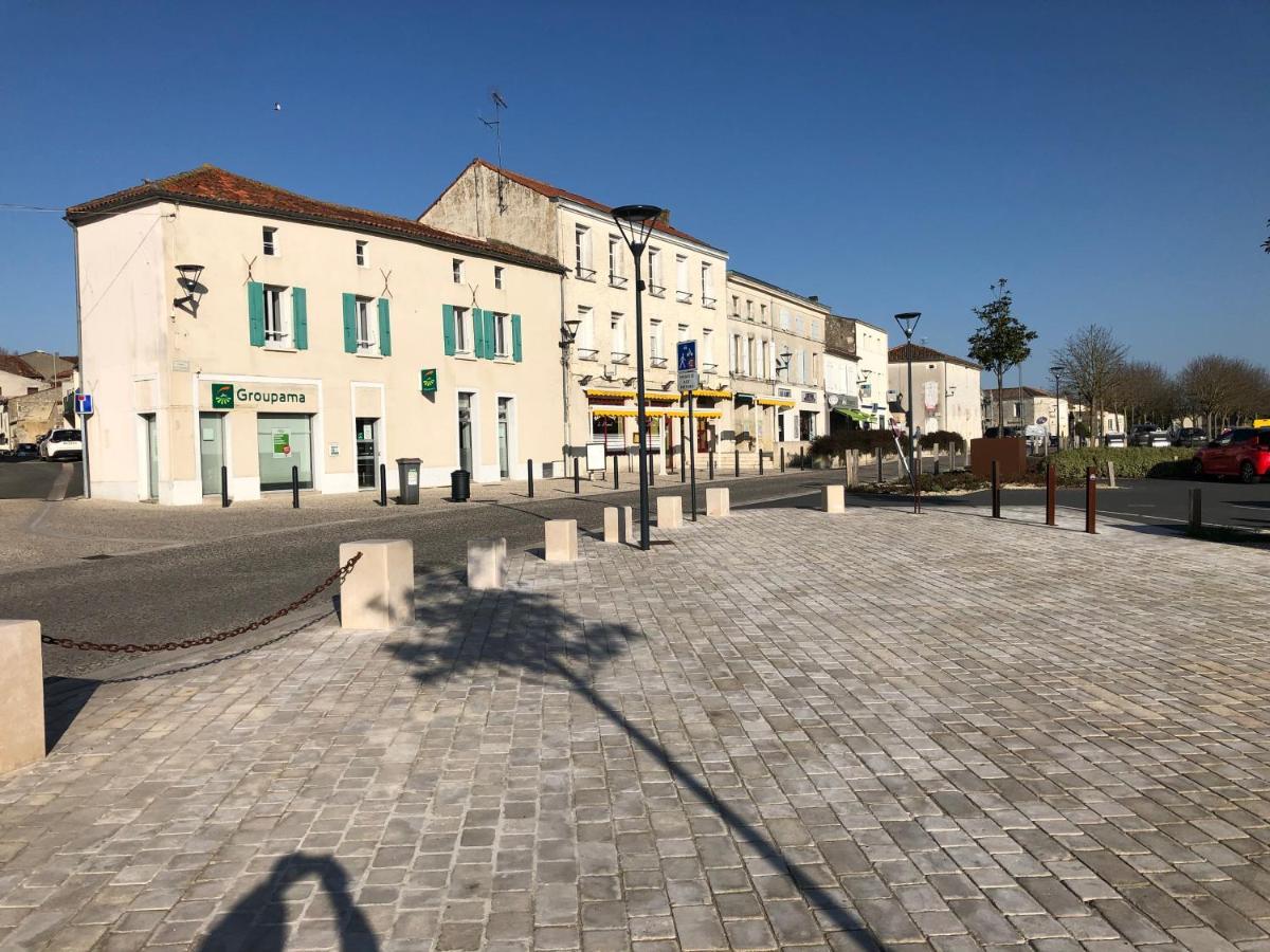 Charmante Maisonnette 2 Personnes Avec Wifi Surgeres Exterior photo